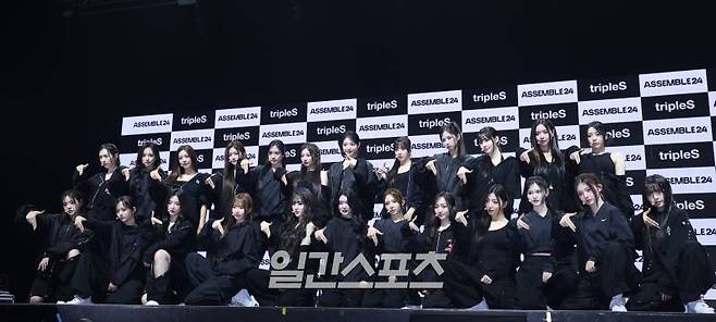 그룹 트리플에스(윤서연, 정혜린, 이지우, 김채연, 김유연, 김수민, 김나경, 공유빈, 카에데, 서다현, 코토네, 곽연지, 니엔, 박소현, 신위, 마유, 린, 주빈, 정하연, 박시온, 김채원, 설린, 서아, 지연) / 사진=서병수 기자 qudtn@edaily.co.kr