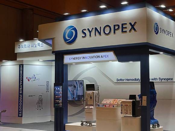시노펙스는 16일까지 코엑스에서 개최되는 APCN 2024 행사에 ‘The Development History of Korean Mobile Hemodialysis Machines –한국 이동형 혈액투석 시스템 개발 역사’를 주제로 초청 강연을 한다고 13일 발표했다. [사진=시노펙스]