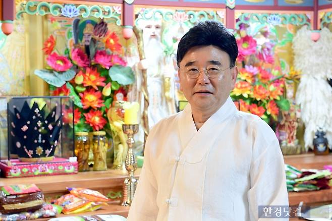 무속인이 된 배우 정호근/사진=변성현 한경닷컴 기자 byun84@hankyung.com