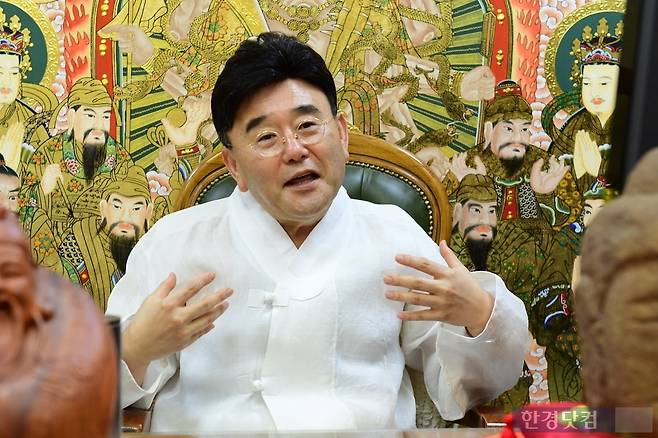 무속인이 된 배우 정호근/사진=변성현 한경닷컴 기자 byun84@hankyung.com