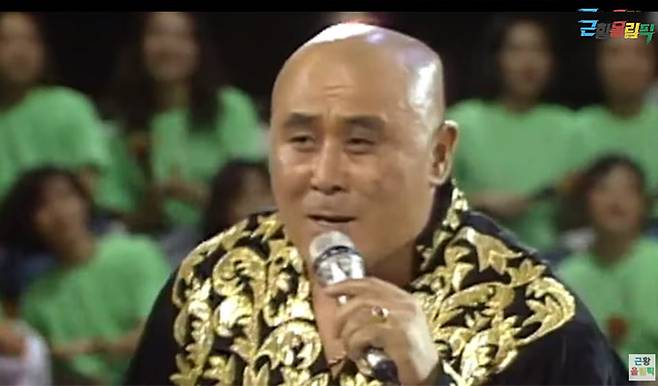 과거 액션 배우는 물론 '쌍라이트 형제'로 개그맨 활동을 했던 조춘이 근황을 전했다. /사진=유튜브 영상 갈무리