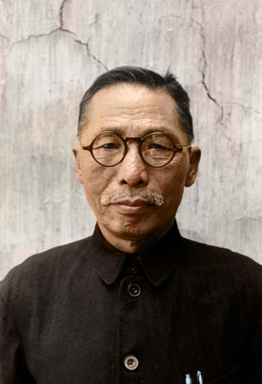 1945년 9월 촬영된 콧수염을 한 백범 김구의 사진으로, 흑백인 원본 사진을 대만의 사진 수집가 쉬충마오가 컬러화했다. 서해문집 제공