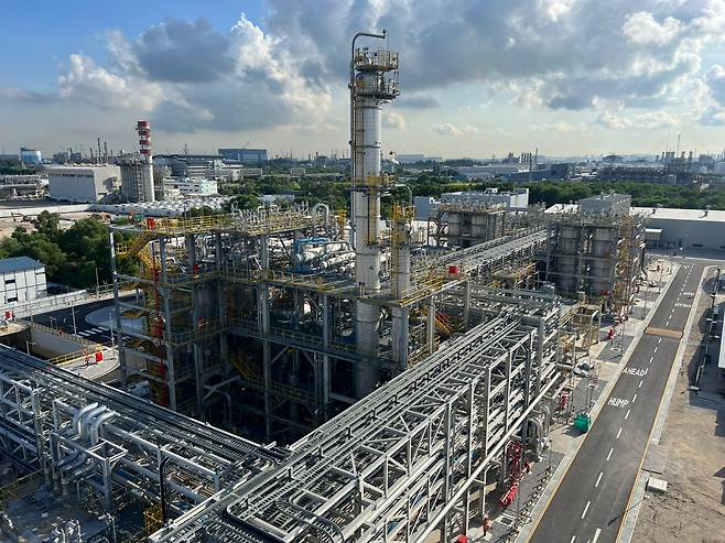 DL이앤씨가 싱가포르 주롱섬 내에 건설한 카리플렉스 의료용 라텍스 공장 전경. [DL이앤씨]