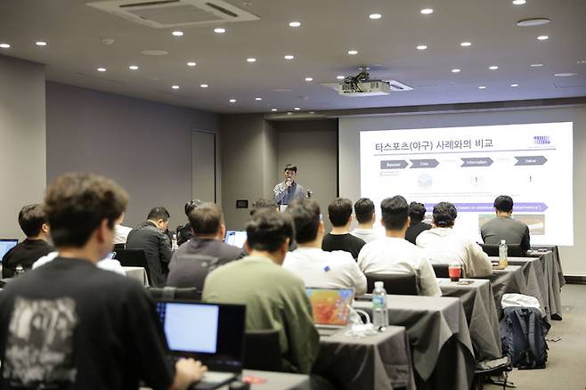 [서울=뉴시스] 한국프로축구연맹이 지난 12일 'K리그 아카데미' 제1차 데이터 분석 과정을 개최했다. (사진=한국프로추국연맹 제공) 2024.06.13. *재판매 및 DB 금지