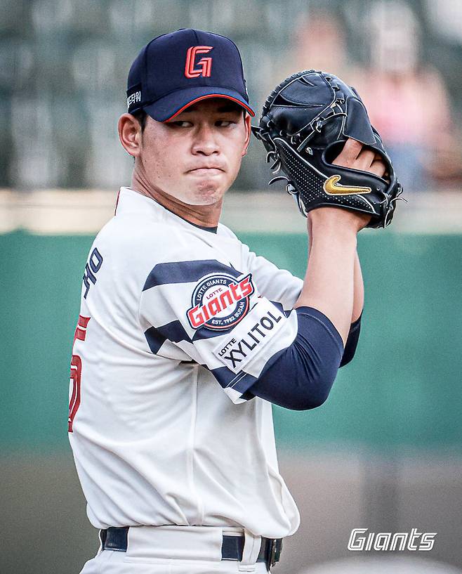 잘해서 고민이다. 올 시즌 잠재력을 터뜨리고 있는 가운데 상무에 지원해 롯데를 고민하게 만든 김진욱. 사진제공 | 롯데 자이언츠