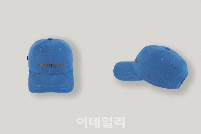 스무드스무드의 Boy blue bold logo ball cap. (사진=스무드스무드 홈페이지)