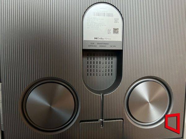 뮤직 프레임 제품 뒷면 모습. 돌비 애트모스 등을 탑재했다. [사진=한예주 기자]