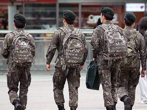 휴가가는 군인들. /조선일보 DB