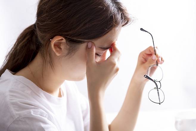 향수 냄새를 맡았을 때 머리가 아프다면 편두통을 의심해볼 필요가 있다./사진=클립아트코리아