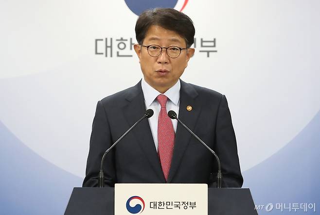 (서울=뉴스1) 임세영 기자 = 박상우 국토교통부 장관이 29일 서울 종로구 정부서울청사 브리핑실에서 전세사기피해자법 개정안(전세사기특별법) 재의요구 관련 발표를 하고 있다. 2024.5.29/뉴스1  Copyright (C) 뉴스1. All rights reserved. 무단 전재 및 재배포,  AI학습 이용 금지. /사진=(서울=뉴스1) 임세영 기자