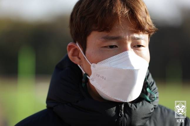 마스크를 쓴 손준호의 모습. /사진=대한축구협회 제공