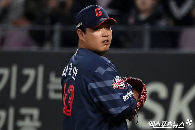 나균안은 13일 사직구장에서 열린 '2024 신한 SOL Bank KBO 리그' 키움과 주말 3연전 마지막 경기에서 선발 등판. 1군 복귀전에서 5이닝 4실점을 기록했다. 롯데는 나균안의 아쉬운 선발 복귀전에도 불구하고 키움과의 주중 3연전 마지막 경기에서 4-9로 뒤지던 경기를 6회와 7회 각각 7점씩 쏟아내며 18-10으로 뒤집고 최근 4연속 위닝시리즈를 완성했다. 엑스포츠뉴스 DB