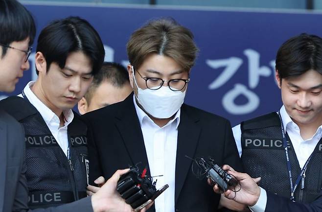 검찰 송치되는 김호중 [이미지출처=연합뉴스]