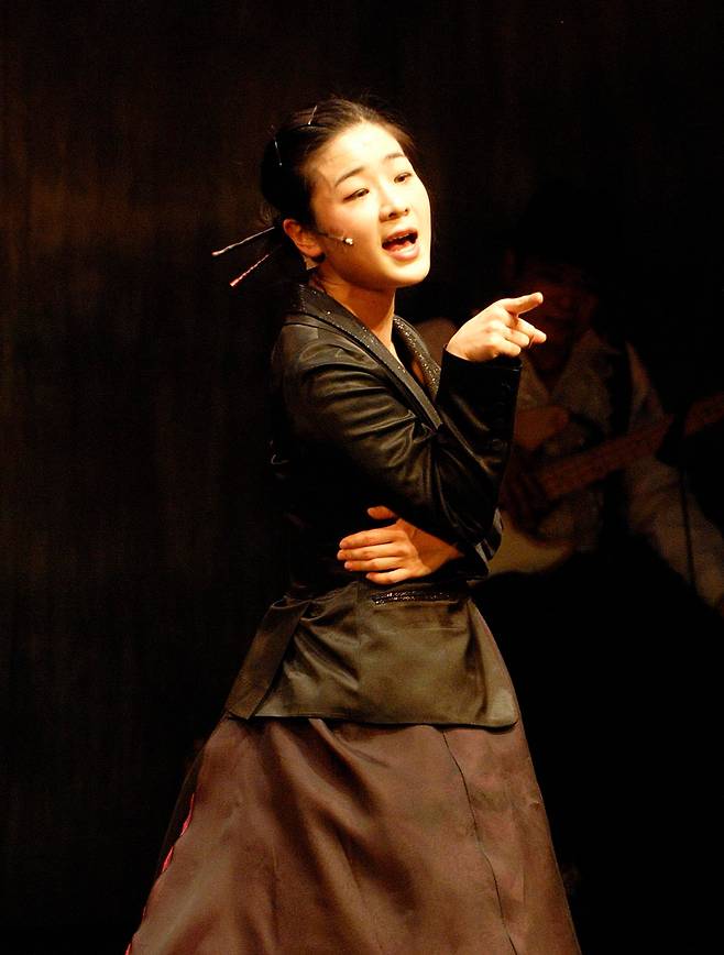 2007년 창작 판소리극 '사천가'를 들고 무대에 오른 이자람. 그가 직접 대본을 쓰고, 작창, 배우, 음악감독까지 맡았다. /정동극장