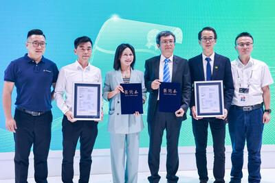 Haiyan Huang (middle), EVP&CSO at Astronergy, received certificate from TUV Rheinlands at SNEC on June 13.