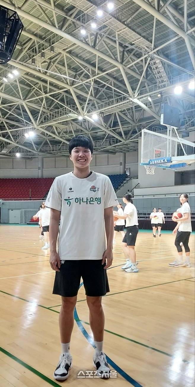 하나원큐 진안이 태백고원체육관에서 훈련을 마치고 활짝 웃고 있다. 사진 | 스포츠서울 이웅희기자 iaspire@