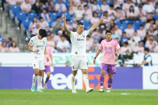 울산문수축구경기장/ K리그1/ 울산HDFC vs FC서울/ 서울 일류첸코 득점 골 세레머니/ 사진 김정수