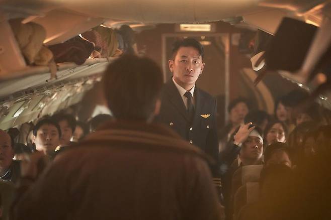 배우 모두가 하나 된 ‘덩어리’의 힘을 보여주는 영화 ‘하이재킹’ ⓒ