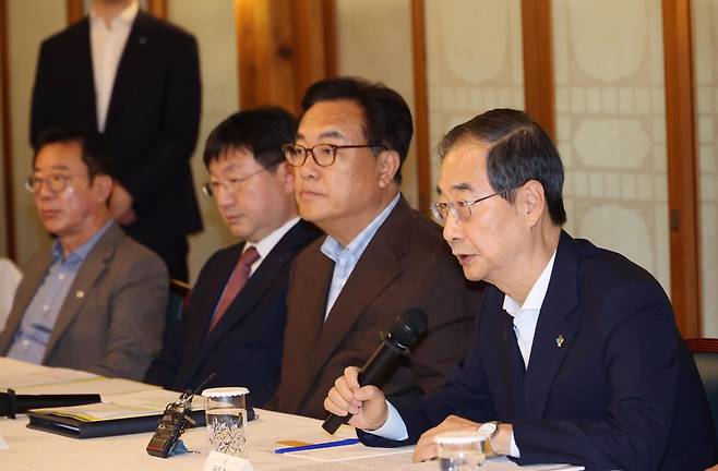 한덕수 국무총리가 16일 서울 종로구 삼청동 국무총리공관에서 열린 제18차 고위당정협의회에서 모두발언을 하고 있다. 2024.6.16 사진공동취재단