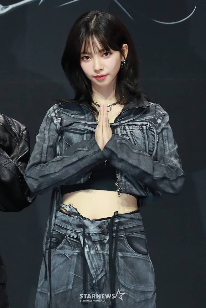 걸그룹 에스파 카리나가 27일 오후 서울 용산구 블루스퀘어에서 진행된 첫 정규 앨범 '아마겟돈'(Armageddon) 발매기념 쇼케이스에서 포즈를 취하고 있다. /2024.05.27 /사진=이동훈