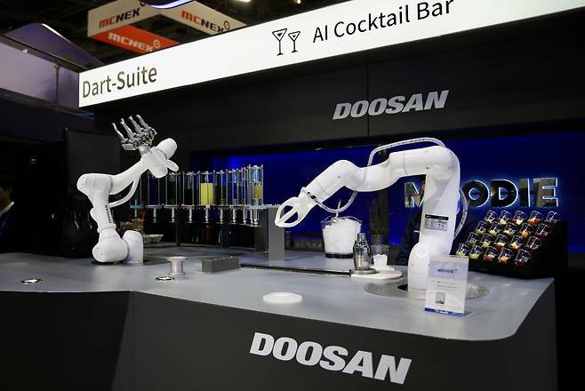 두산로보틱스가 개발한 '믹스마스터 무디'./사진=두산로보틱스