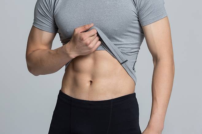 건강한 복근을 만들려면 복근운동, 유산소운동, 식이요법을 병행해야 한다./사진=게티이미지뱅크