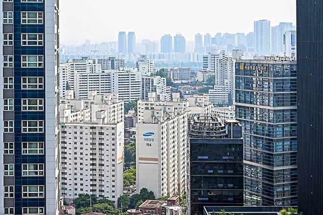 서울 마포구 공덕오거리 인근에서 내려다본 마포삼성아파트와 주변 단지 모습. 사진=서범세 기자