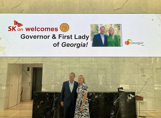 Georgia Gov. Brian Kemp and First Lady Marty Kemp take a photo as they arrive in Korea for their one-week visit. [SCREEN CAPTURE]