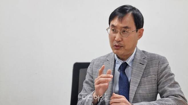 ▲김영훈 더불어민주당 문화체육관광 수석전문위원이 지난달 30일 미디어오늘과 인터뷰하고 있다. 사진=금준경 기자