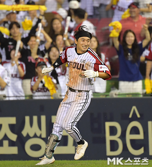 16일 잠실 롯데전에서 LG의 승리를 이끈 신민재. 사진(잠실 서울)=천정환 기자