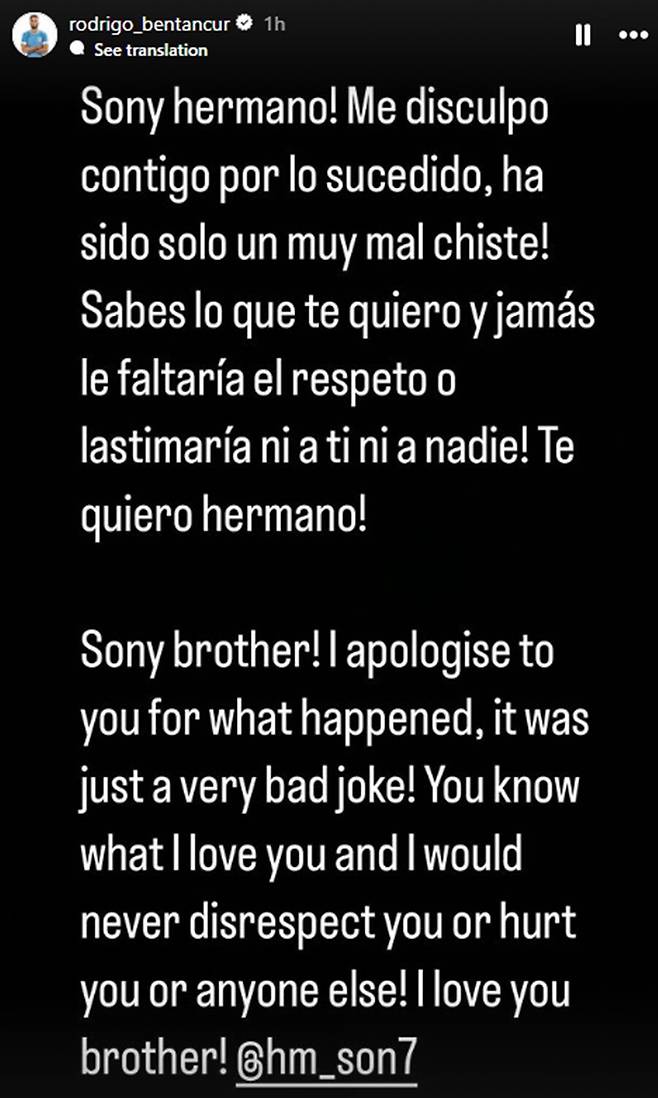 ▲ 우루과이 출신 토트넘 홋스퍼 미드필더 로드리고 벤탄쿠르가 자국 언론인과 인터뷰 도중 아시아인의 외모를 비하하는 발언을 했다. 그것도 토트넘 동료인 손흥민을 이야기하다가 '동양인은 모두 똑같이 생겼다'는 인종차별 의식을 자연스럽게 보여줘 충격을 안긴다. 손흥민이 평소 벤탄쿠르와 장난을 자주 치고, 부상을 당했을 때는 진심으로 안타까워하는 모습을 보여왔던 만큼 각별한 관계에서도 드러난 인종차별 의식에 충격을 안긴다. 벤탄쿠르는 논란이 일자 뒤늦게 곧 지워질 사과문을 올렸다. ⓒ 벤탄쿠르 SNS