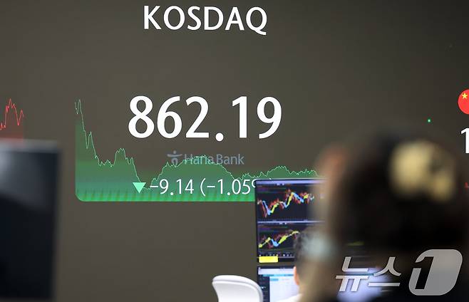 서울 중구 하나은행 딜링룸 전광판./뉴스1 ⓒ News1