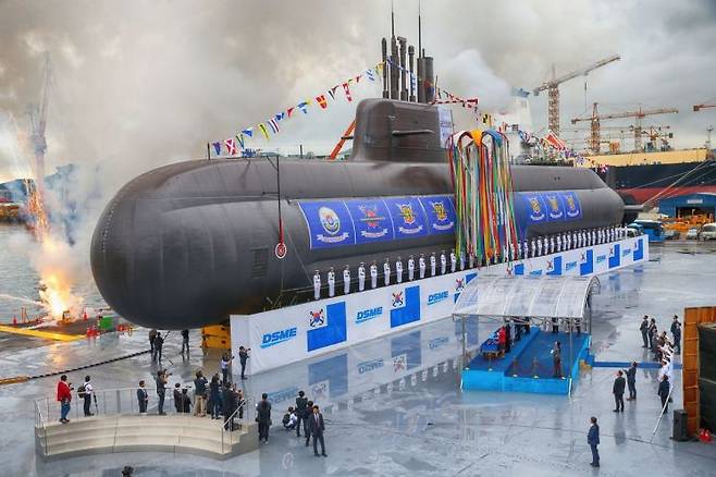 2019년 우리 해군 최초로 진수된 3000t급 잠수함인 '도산안창호함'(장보고-III 1차사업 1번함). [이미지출처=연합뉴스]