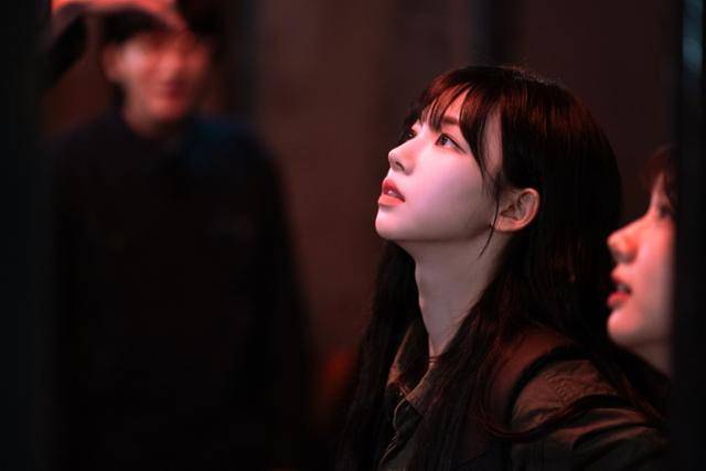 '미스터리 수사단' 그룹 에스파 멤버 카리나가 첫 고정 예능을 정종연 PD와 함께 하게 된 소감을 전했다. 넷플릭스 제공