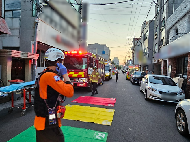 오늘(18일) 새벽 4시 54분께 제주시 이도동 소재 숙박업소에서 발생한 화재 현장. (사진, 제주소방안전본부)