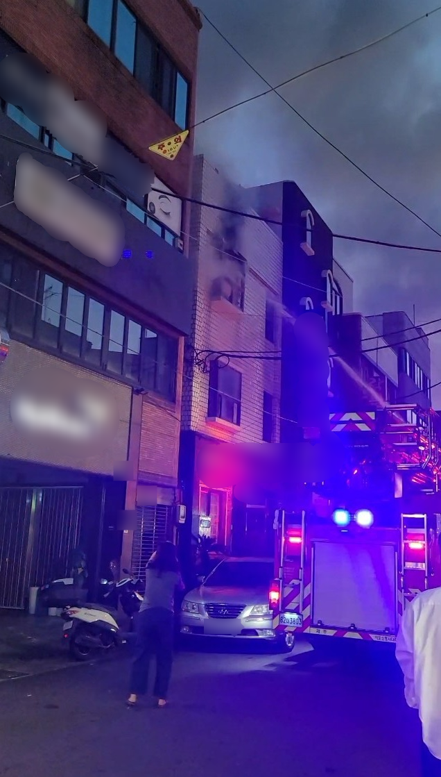 오늘(18일) 새벽 4시 54분께 제주시 이도동 소재 숙박업소에서 발생한 화재 현장. (사진, 제주소방안전본부)