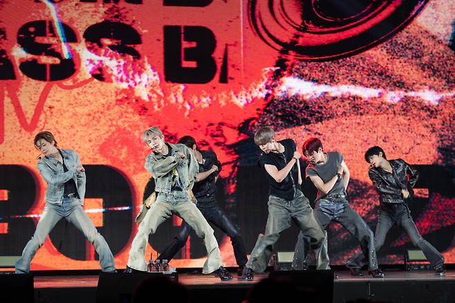 Riize performs "Boom Boom Bass," the lead track of its 1st EP, "Riizing," for the first time on stage during a press conference in Seoul on Monday. (Hwang Youn-ha/ The Korea Herald)