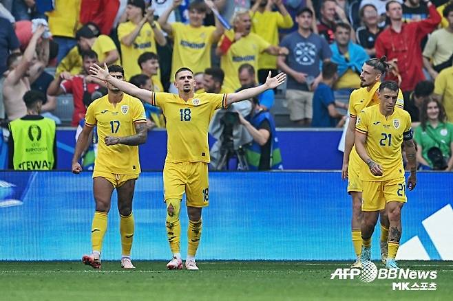 득점 후 세리머니를 펼치는 라즈반 마린.사진(독일 뮌헨)=ⓒAFPBBNews = News1