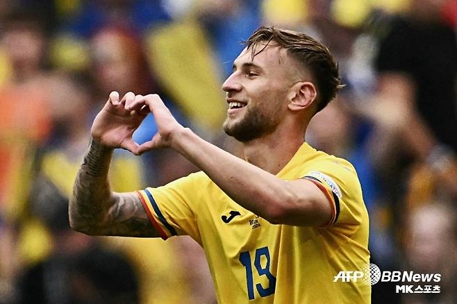 세리머니하는 데니스 드라구스. 사진(독일 뮌헨)=ⓒAFPBBNews = News1