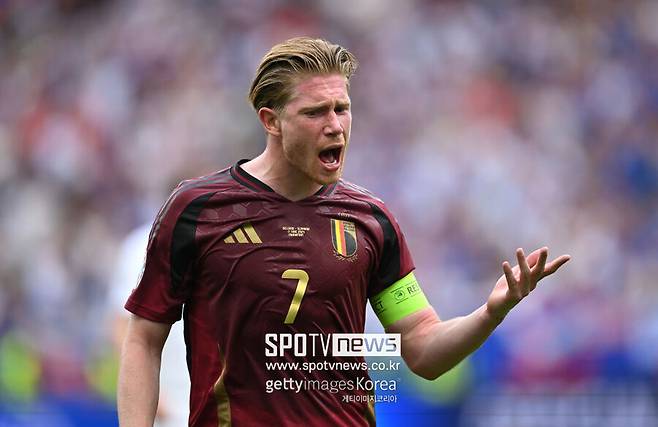 ▲ 벨기에가 슬로바키아에 패했다. 유로 2024 조별리그 E조 1차전에서 FIFA 랭킹 3위를 자랑하는 벨기에가 16개의 슈팅을 퍼붓고도 한 골도 뽑지 못하면서 대회 첫 이변의 희생양이 됐다. 슬로바키아는 5개의 세이브를 펼친 두브라브카 골키퍼를 앞세워 강한 수비력을 선보이며 대어를 잡았다.