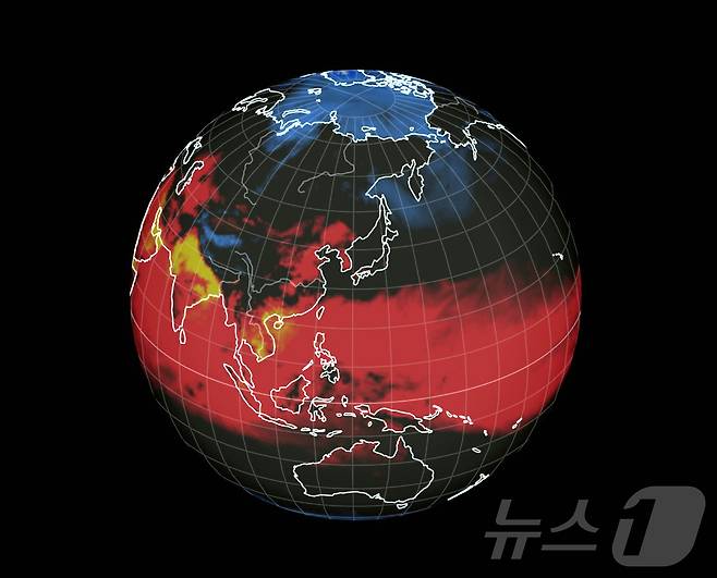 사진은 세계 기상 정보 비주얼 맵인 어스윈드맵으로 확인한 이날 오후 14시 한반도 주변이 기온과 불쾌지수로 붉게 표시되고 있다. (어스윈드맵 캡처)2024.6.19/뉴스1