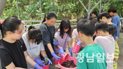 함평군은 최근 농업기술센터에서 월야초등학교 5~6학년을 대상으로 스마트 농업 교육을 실시했다.