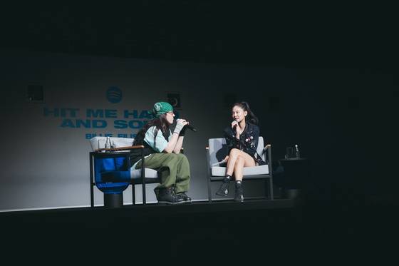 Blackpink member Jennie interviews Billie Eilish at the listening event, hosted at Grand Walkerhill Seoul's Théatre des Lumières in Gwangjin District, eastern Seoul, on June 18. [SPOTIFY]