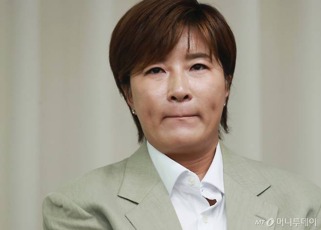 부친을 사문서위조 혐의로 경찰에 고소한 골프선수 출신 방송인 박세리가 18일 오후 서울 강남구 스페이스쉐어에서 진행된 기자회견을 하고 있다. /2024.06.18 /사진=이동훈