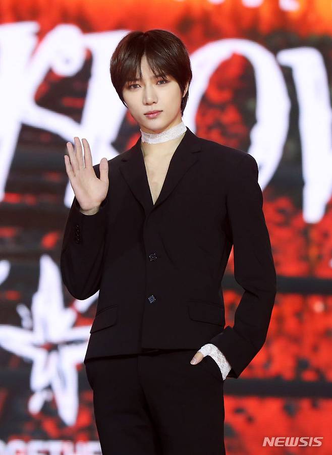 [서울=뉴시스] 김혜진 기자 = 그룹 투모로우바이투게더 범규가 1일 오후 여섯 번째 미니앨범 '미니소드 3 : 투모로우(minisode 3: TOMORROW)' 발매 기념 쇼케이스에서 포즈를 취하고 있다. 2024.04.01. jini@newsis.com