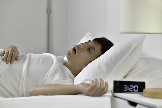 테스토스테론은 나이가 들면서 자연스럽게 감소하는 것이 정상이나, 너무 낮으면 건강상 문제가 나타나기도 한다. [사진=게티이미지뱅크]
