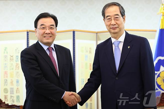 한덕수 국무총리가 20일 서울 종로구 정부서울청사에서 신창싱 중국 장쑤성 당서기를 접견하고 있다. (총리실 제공) 2024.6.20/뉴스1 ⓒ News1 허경 기자