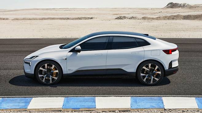 사진 : 폴스타 4