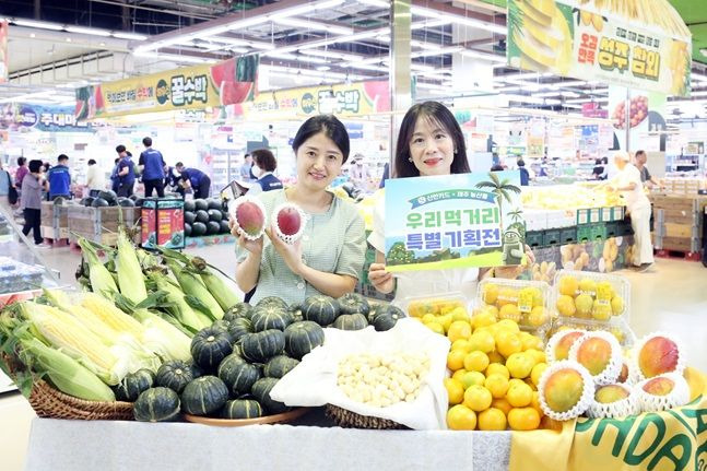 신한카드 홍보 모델이 '신한카드X제주농산물 우리먹거리 특별 기획전' 홍보하고 있다. ⓒ신한카드