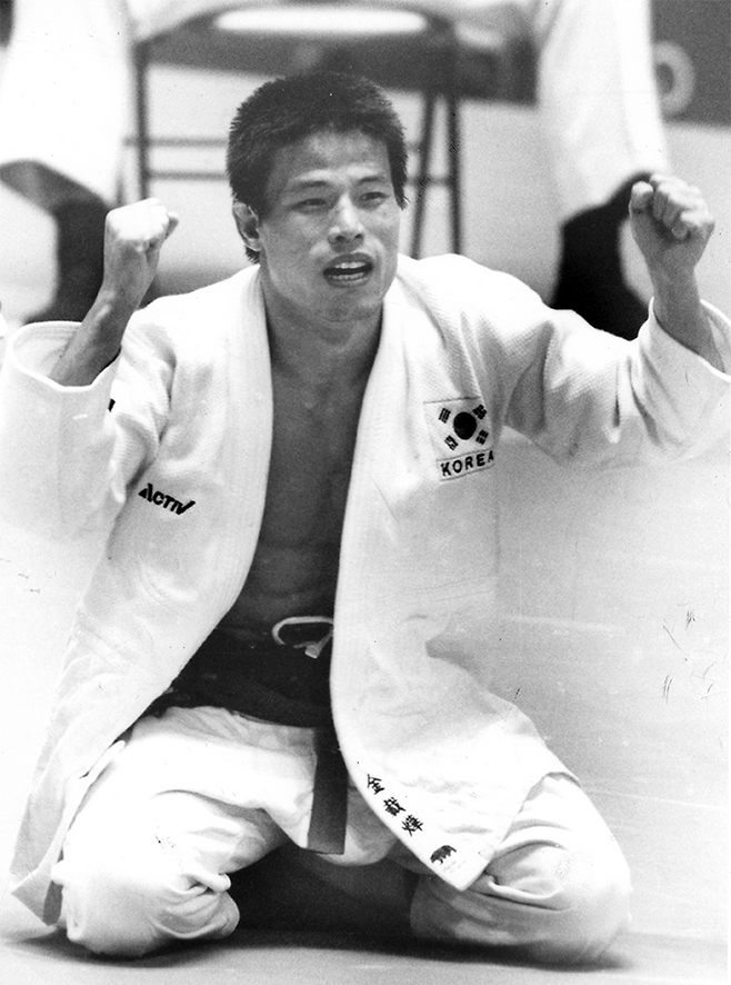 김재엽이 1988 서울올림픽 유도 –60㎏ 금메달 확정 후 기뻐하고 있다. 사진=매일경제DB